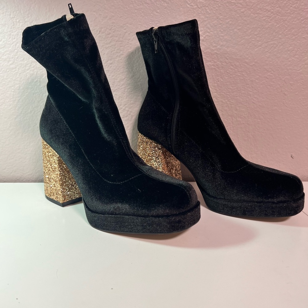 Betsey Johnson  Matcha Black Velvet Gold Glitter Platform Heel Size 10 NWOB